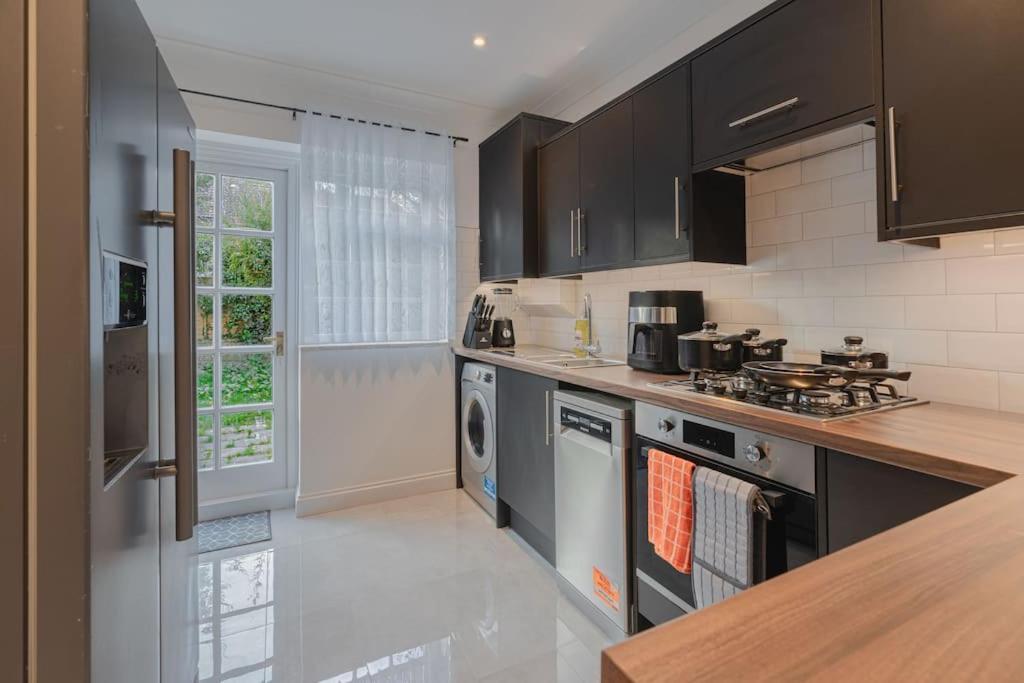 런던 Putney Haven 3Bd 2 Bath Sleeps 8 아파트 외부 사진