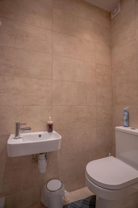 런던 Putney Haven 3Bd 2 Bath Sleeps 8 아파트 외부 사진